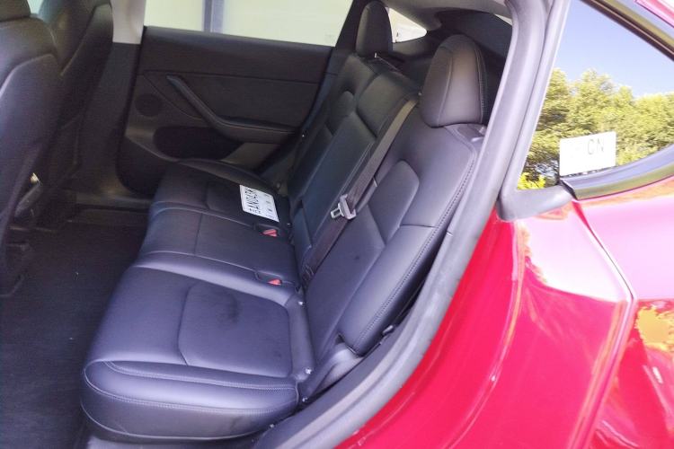 Used Tesla Model Y 2022 Performance High-Performance All-Wheel-Drive Version Left Rear Seat