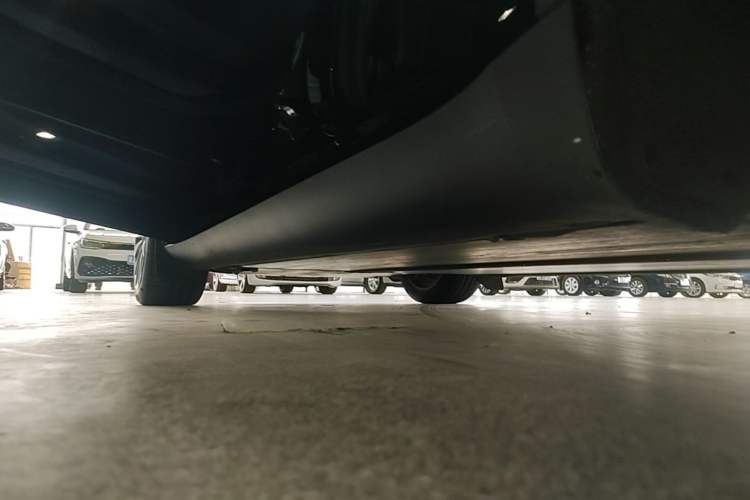 Used Tesla Model Y 2022 Revised Version Rear-Wheel Drive Left Side Sill