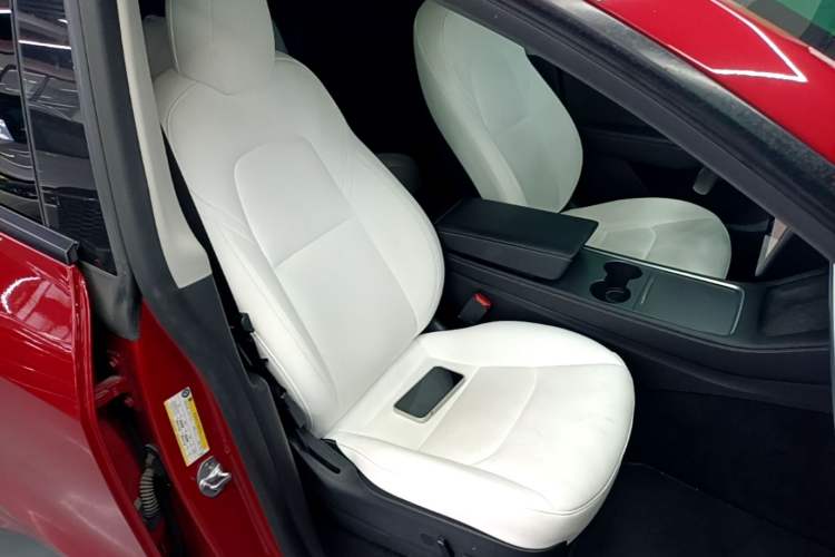 Used Tesla Model Y 2022 Long-Range All-Wheel-Drive Version Right Front Seat