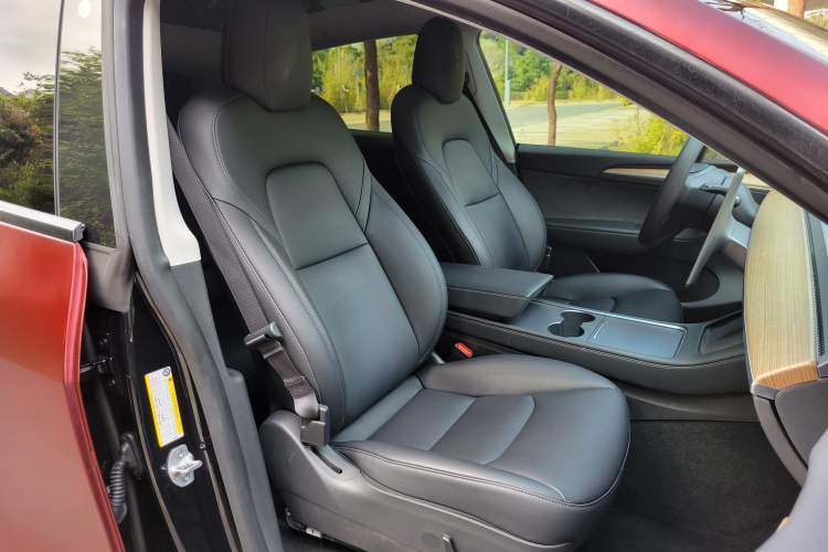 Used Tesla Model Y 2022 Long-Range All-Wheel-Drive Version Right Front Seat