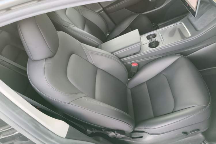 Used Tesla Model Y 2022 Rear-Wheel-Drive Version Right Front Seat