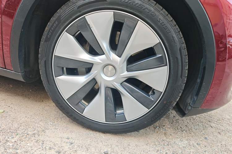 Used Tesla Model Y 2022 Rear-Wheel-Drive Version Right Front Wheel Hub