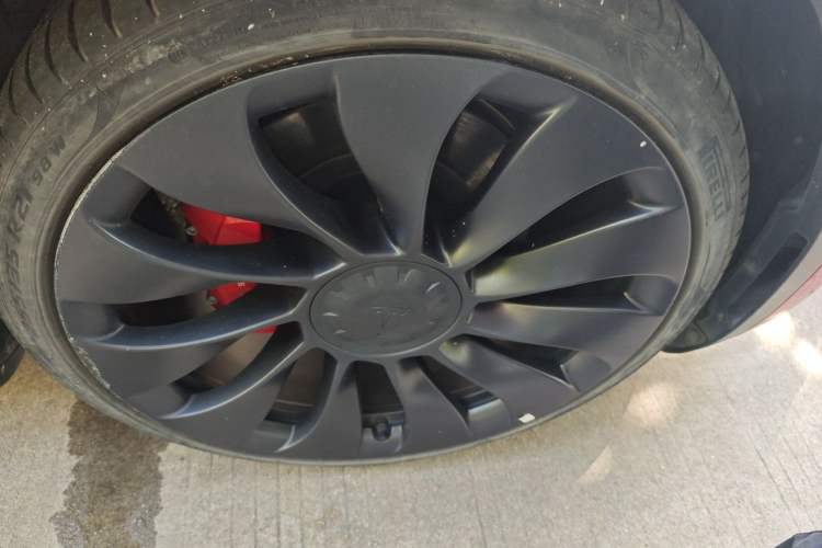 Used Tesla Model Y 2022 Performance High-Performance All-Wheel-Drive Version Right Front Wheel Hub