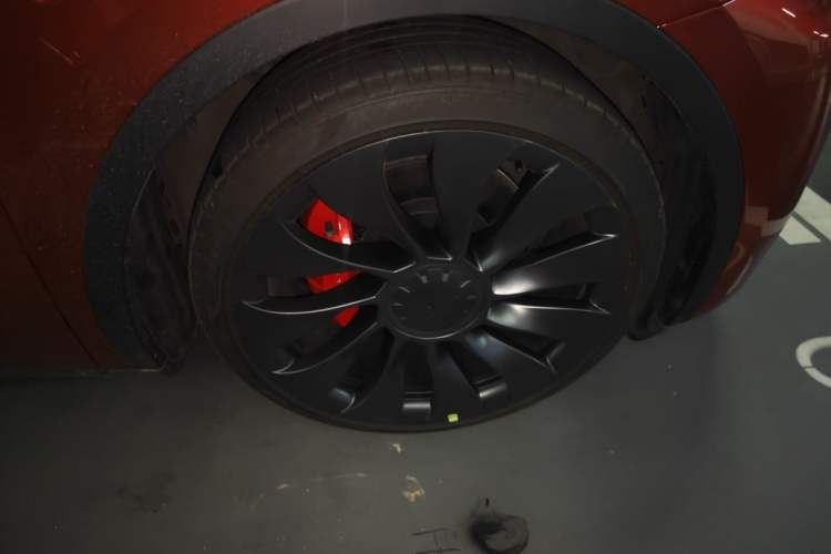 Used Tesla Model Y 2022 Performance High-Performance All-Wheel-Drive Version Right Front Wheel Hub