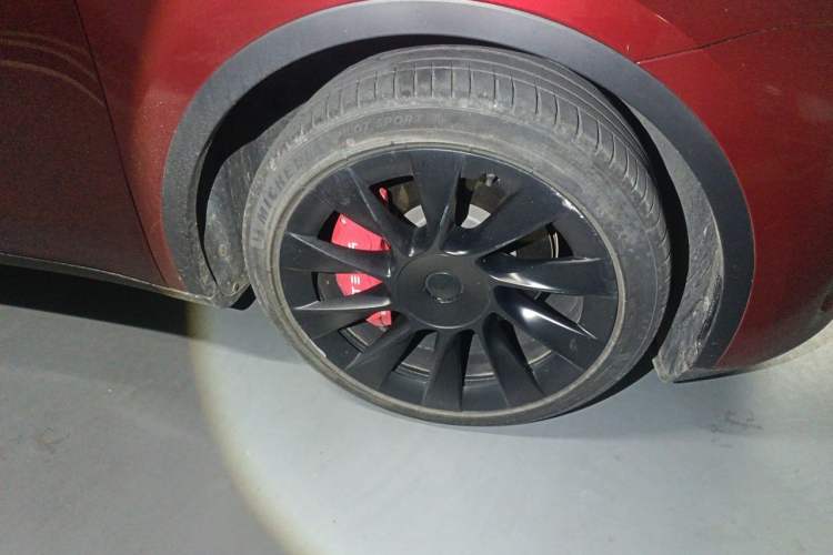 Used Tesla Model Y 2022 Rear-Wheel-Drive Version Right Front Wheel Hub