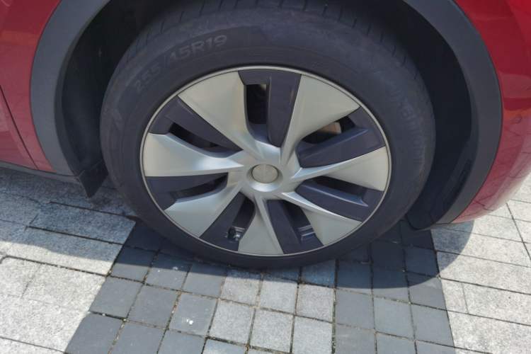 Used Tesla Model Y 2022 Revised Version Long-Range All-Wheel Drive Right Front Wheel Hub