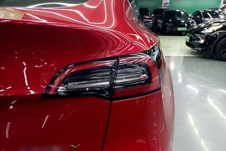 Used Tesla Model Y 2022 Long-Range All-Wheel-Drive Version Right Rear Taillight