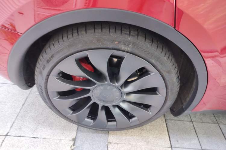 Used Tesla Model Y 2022 Performance High-Performance All-Wheel-Drive Version Right Rear Wheel Hub