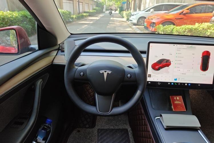 Used Tesla Model Y 2022 Rear-Wheel-Drive Version Steering Wheel