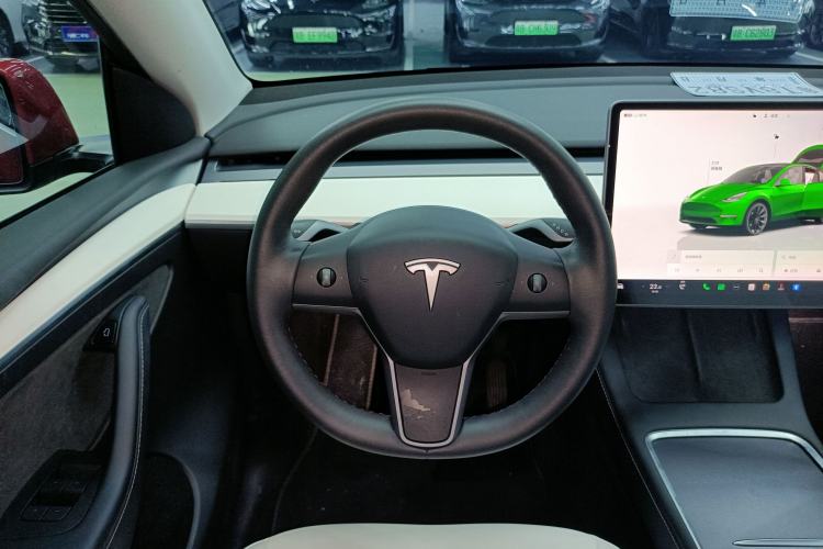 Used Tesla Model Y 2022 Long-Range All-Wheel-Drive Version Steering Wheel