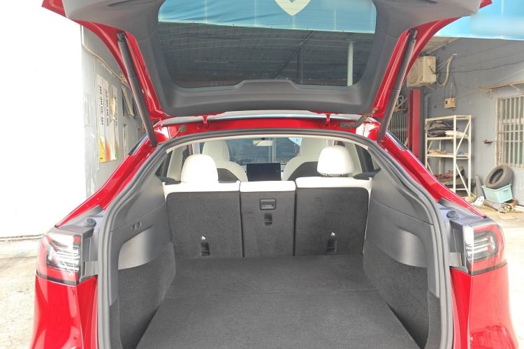 Used Tesla Model Y 2022 Long-Range All-Wheel-Drive Version Trunk