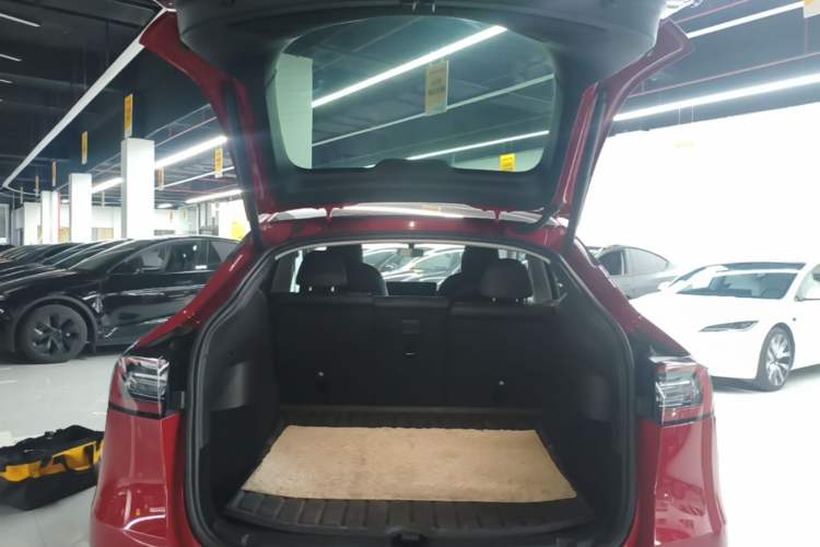 Used Tesla Model Y 2022 Rear-Wheel-Drive Version Trunk