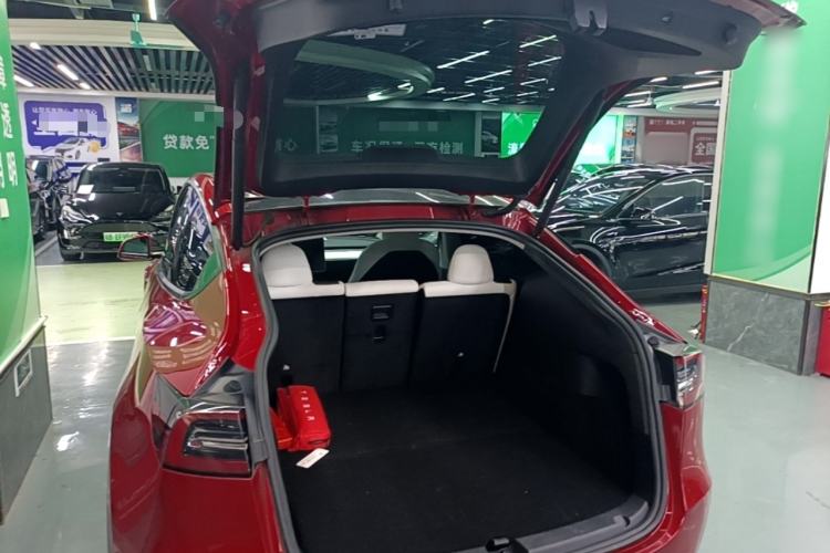 Used Tesla Model Y 2022 Long-Range All-Wheel-Drive Version Trunk