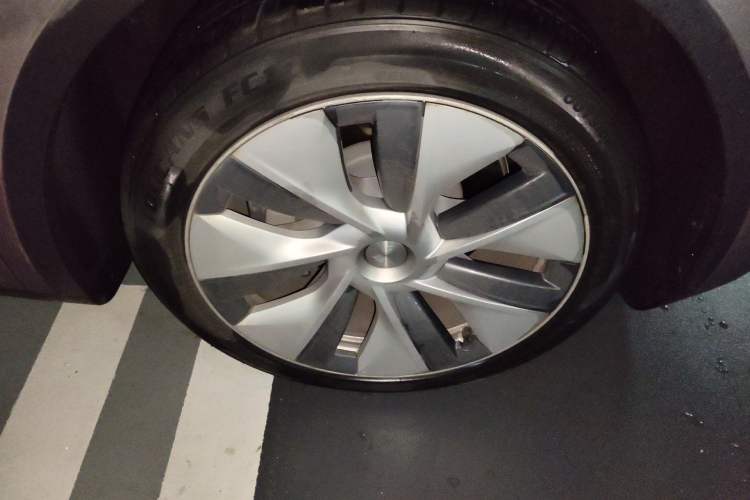 Used Tesla Model Y 2022 Revised Version Rear-Wheel Drive Right Front Wheel Hub
