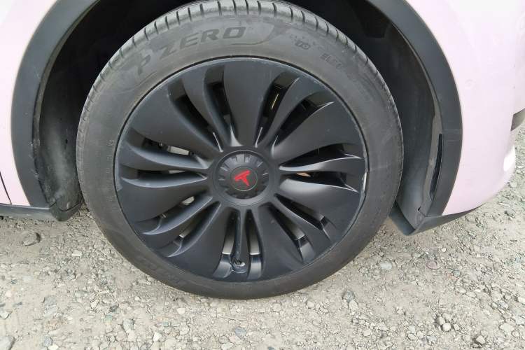 Used Tesla Model Y 2022 Rear-Wheel-Drive Version Right Front Wheel Hub