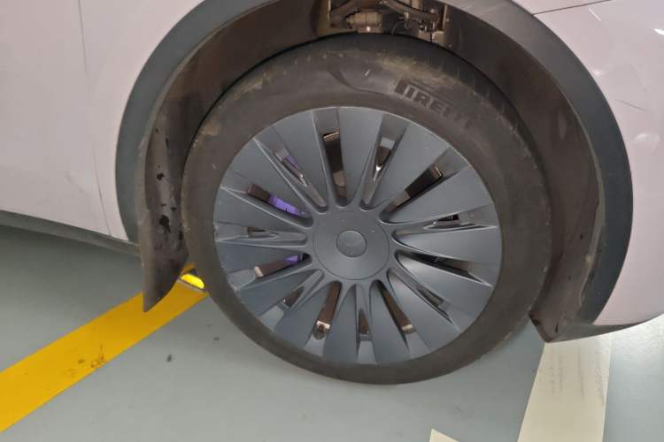 Used Tesla Model Y 2022 Revised Version Rear-Wheel Drive Right Front Wheel Hub