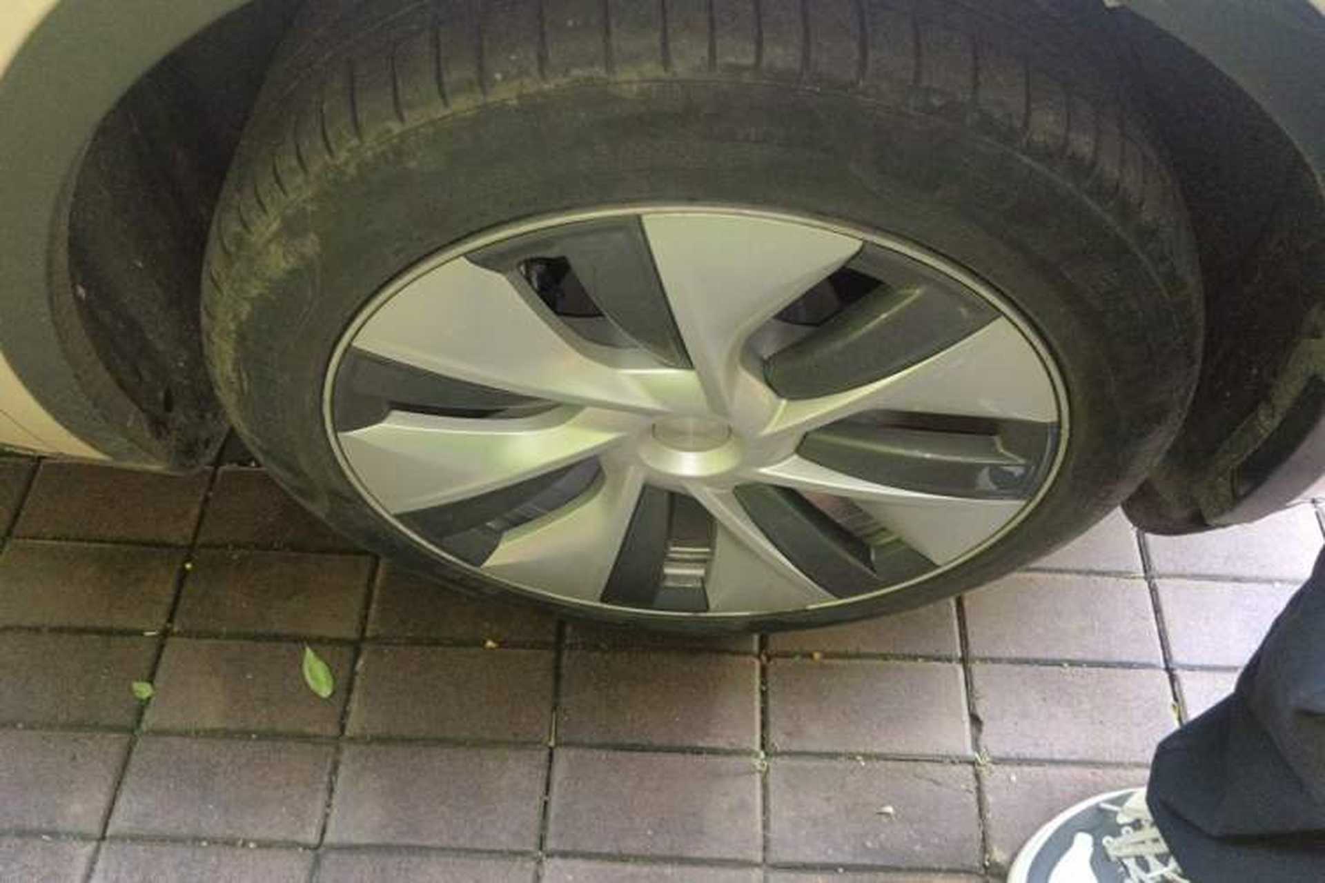 Used Tesla Model Y 2022 Revised Version Rear-Wheel Drive Right Front Wheel Hub