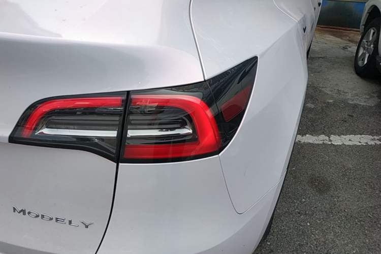 Used Tesla Model Y 2022 Revised Version Rear-Wheel Drive Right Rear Taillight