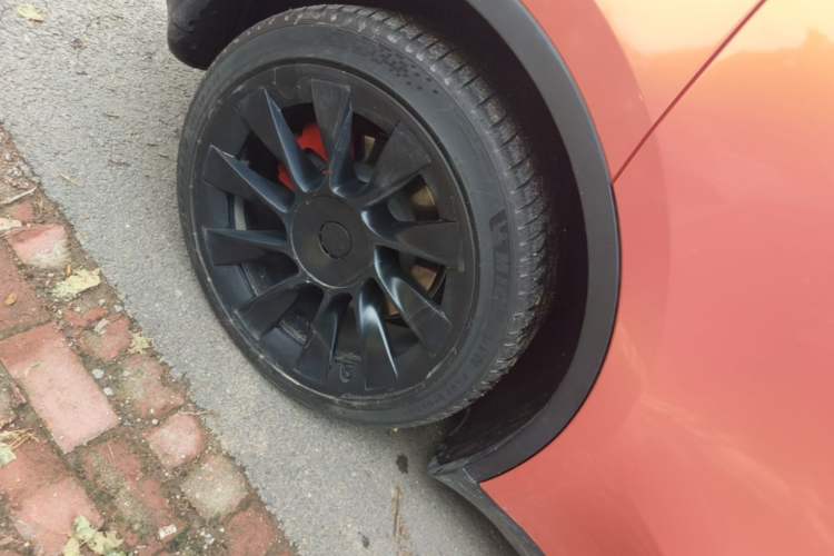 Used Tesla Model Y 2022 Revised Version Long-Range All-Wheel Drive Right Rear Wheel Hub