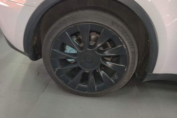 Used Tesla Model Y 2022 Rear-Wheel-Drive Version Right Rear Wheel Hub