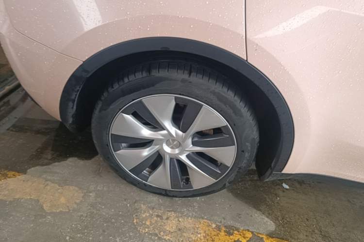 Used Tesla Model Y 2022 Revised Version Rear-Wheel Drive Right Rear Wheel Hub