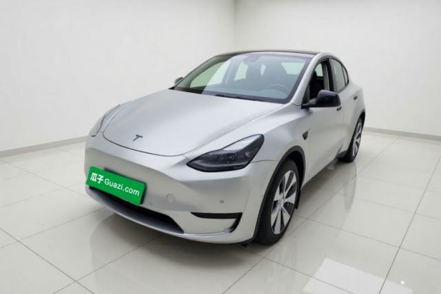 Ojetý Tesla Model Y 2022 Rear-Wheel-Drive Version