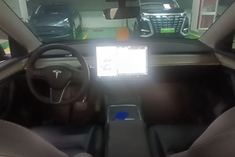 Used Tesla Model Y 2022 Revised Version Long-Range All-Wheel Drive Center Console