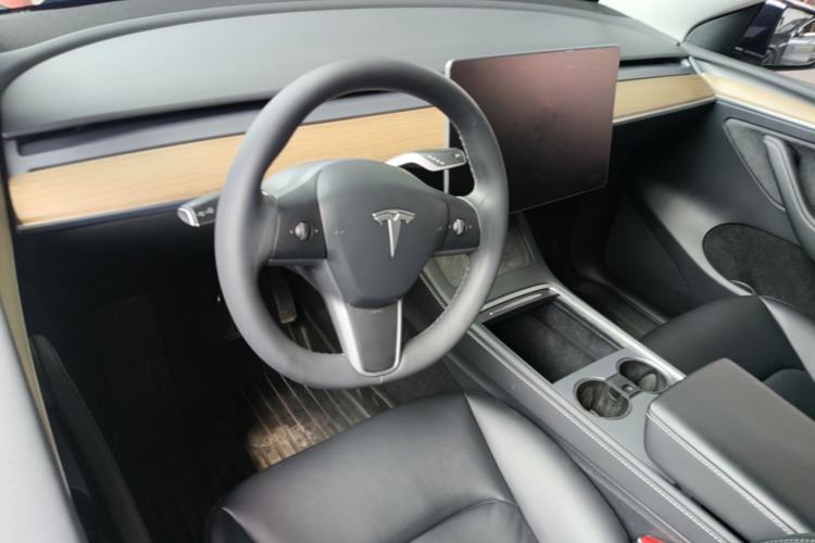 Used Tesla Model Y 2022 Rear-Wheel-Drive Version Center Console