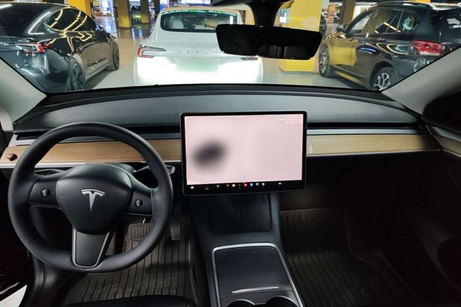 Used Tesla Model Y 2022 Rear-Wheel-Drive Version Center Console
