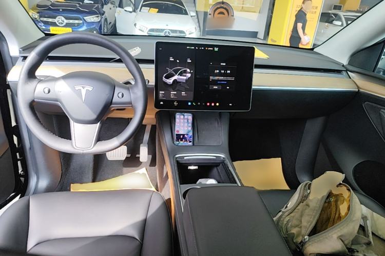 Used Tesla Model Y 2022 Rear-Wheel-Drive Version Center Console
