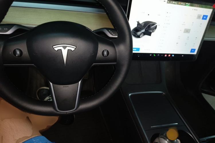 Used Tesla Model Y 2022 Revised Version Rear-Wheel Drive Center Console