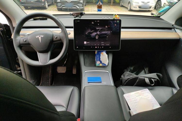 Used Tesla Model Y 2022 Rear-Wheel-Drive Version Center Console