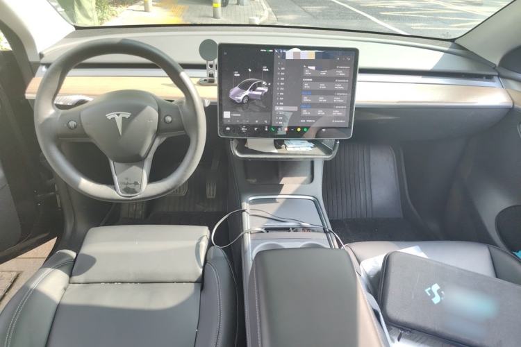 Used Tesla Model Y 2022 Rear-Wheel-Drive Version Center Console