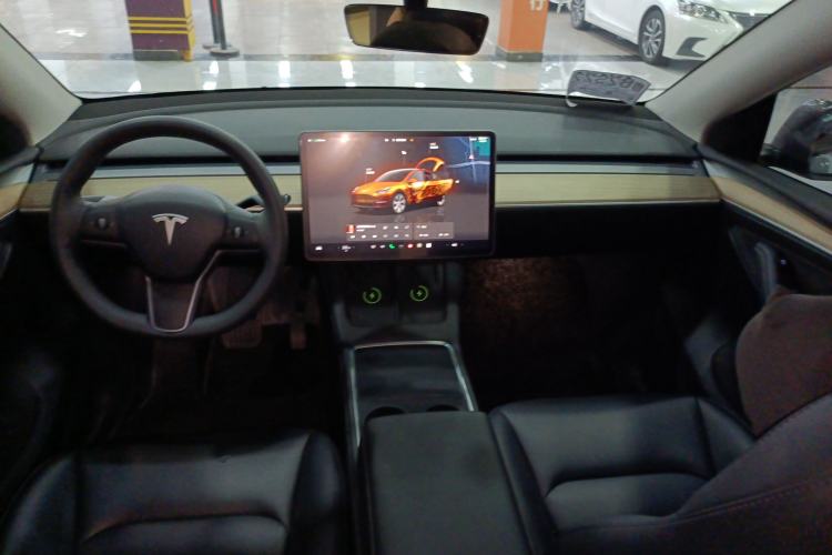 Used Tesla Model Y 2022 Revised Version Long-Range All-Wheel Drive Center Console