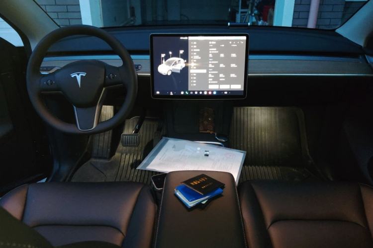 Used Tesla Model Y 2022 Revised Version Long-Range All-Wheel Drive Center Console