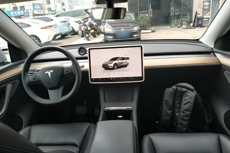 Used Tesla Model Y 2022 Rear-Wheel-Drive Version Center Console