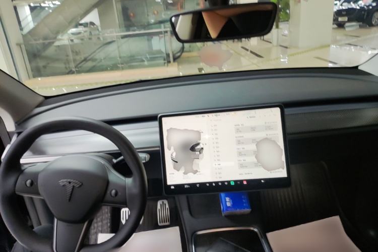 Used Tesla Model Y 2022 Long-Range All-Wheel-Drive Version Center Console