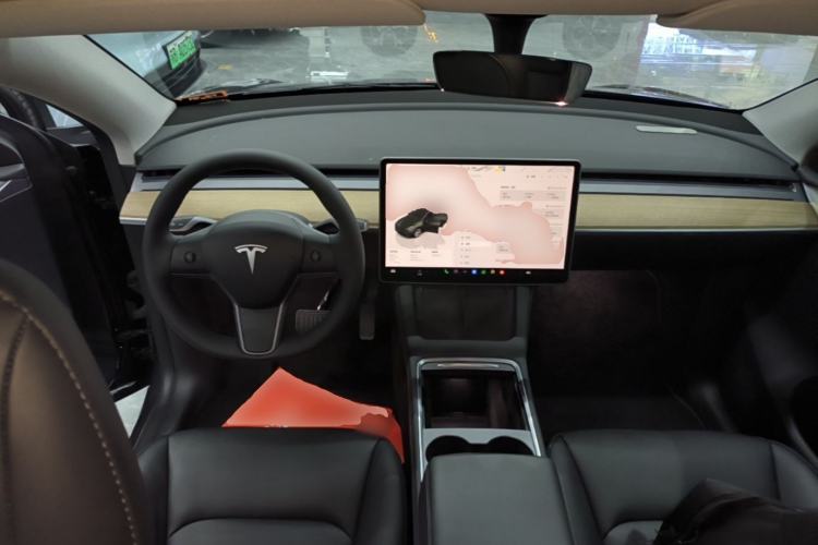 Used Tesla Model Y 2022 Long-Range All-Wheel-Drive Version Center Console