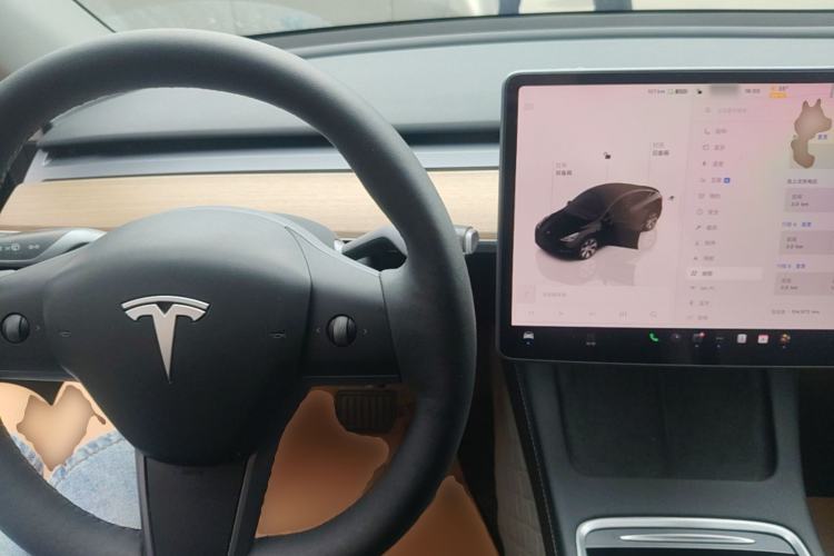 Used Tesla Model Y 2022 Long-Range All-Wheel-Drive Version Center Console