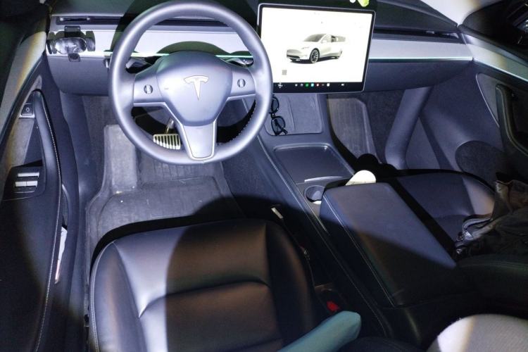 Used Tesla Model Y 2022 Revised Version Rear-Wheel Drive Center Console