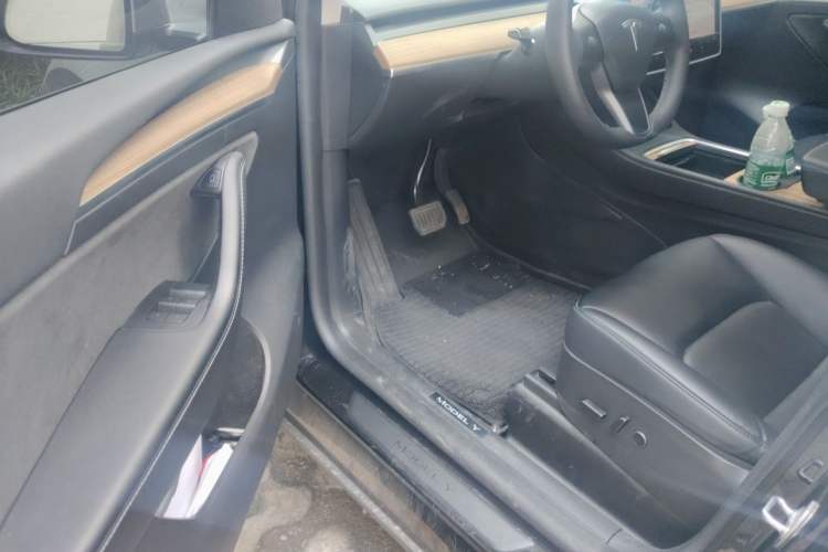 Used Tesla Model Y 2022 Long-Range All-Wheel-Drive Version Driver Seat