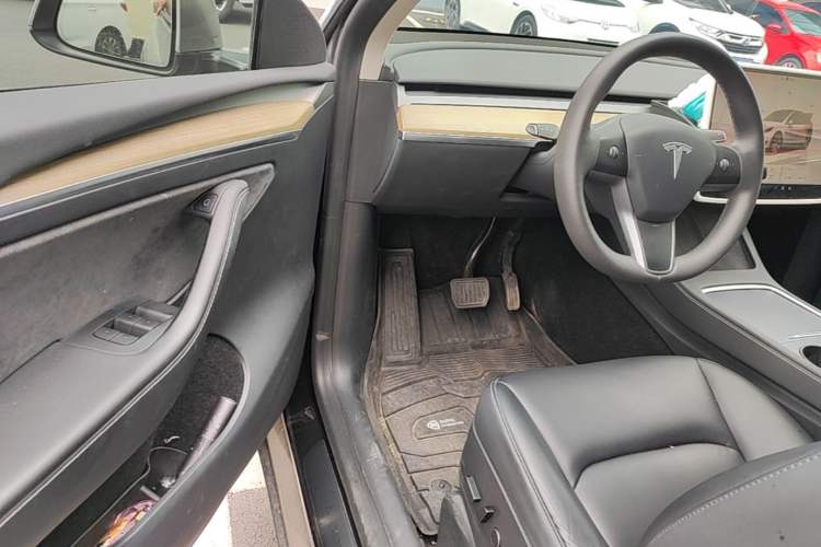 Used Tesla Model Y 2022 Revised Version Rear-Wheel Drive Driver Seat
