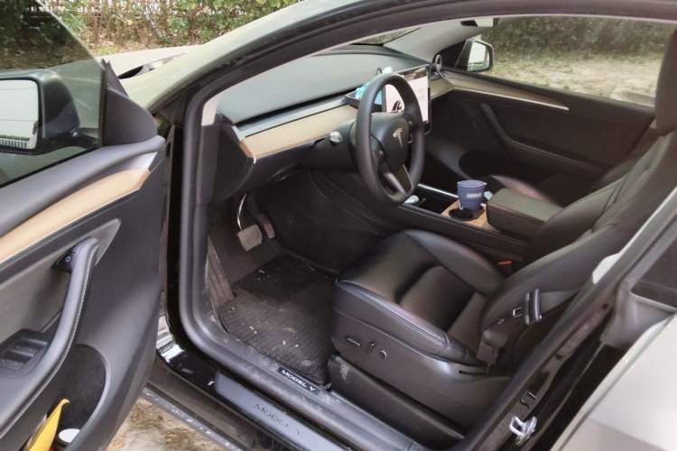 Used Tesla Model Y 2022 Long-Range All-Wheel-Drive Version Driver Seat