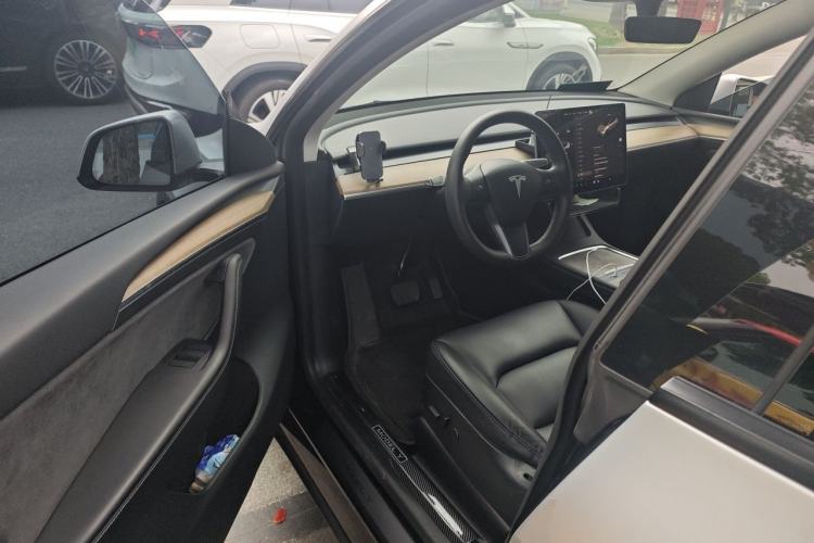 Used Tesla Model Y 2022 Long-Range All-Wheel-Drive Version Driver Seat