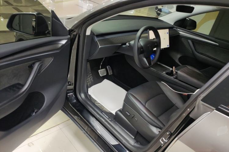 Used Tesla Model Y 2022 Long-Range All-Wheel-Drive Version Driver Seat