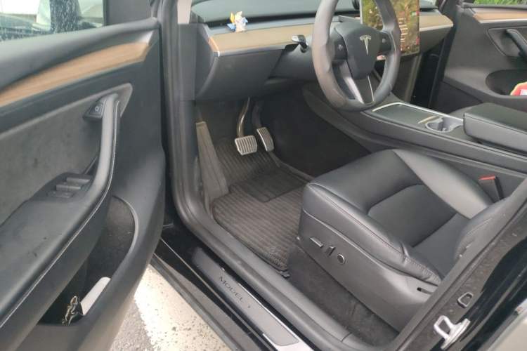 Used Tesla Model Y 2022 Rear-Wheel-Drive Version Driver Seat