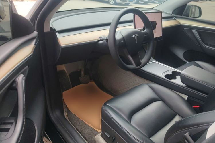 Used Tesla Model Y 2022 Long-Range All-Wheel-Drive Version Driver Seat