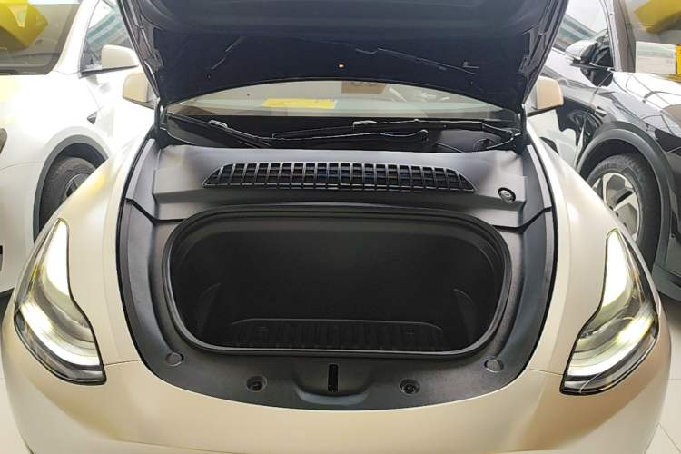 Used Tesla Model Y 2022 Rear-Wheel-Drive Version Engine Bay