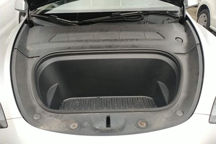 Used Tesla Model Y 2022 Rear-Wheel-Drive Version Engine Bay