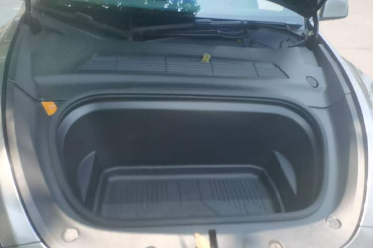 Used Tesla Model Y 2022 Rear-Wheel-Drive Version Engine Bay